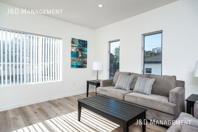 3333 Reynard Way San Diego, CA 92103 photo 2