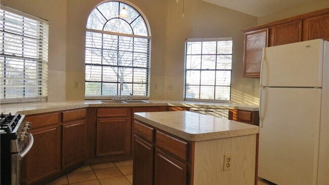 1260 Hilltop Dr San Marcos, TX 78666 photo 4