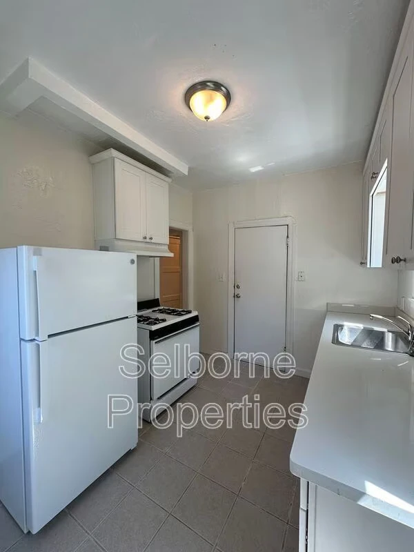 1009 E 22nd St Oakland, CA 94606 photo 2