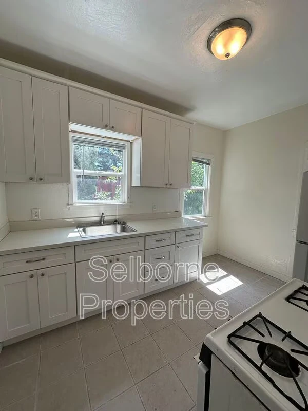 1009 E 22nd St Oakland, CA 94606 photo 3