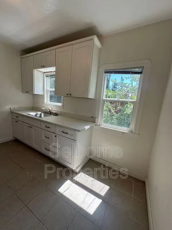 1009 E 22nd St Oakland, CA 94606 photo 4