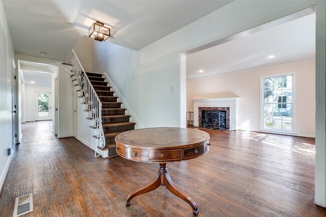 6255 Deloache Ave Dallas, TX 75225 photo 2