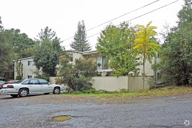 Woodglen Apartments photo 2