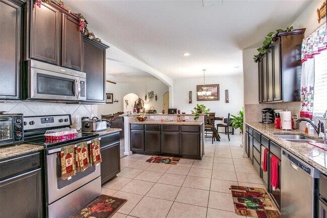 2401 Fall Leaf Court, Denton, TX 76209 photo 4