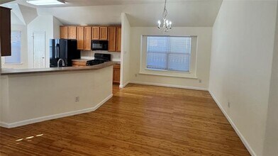 6718 Hillgreen Dr Arlington, TX 76002 photo 5