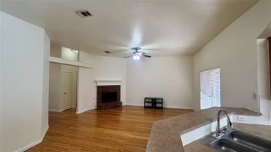 6718 Hillgreen Dr Arlington, TX 76002 photo 4