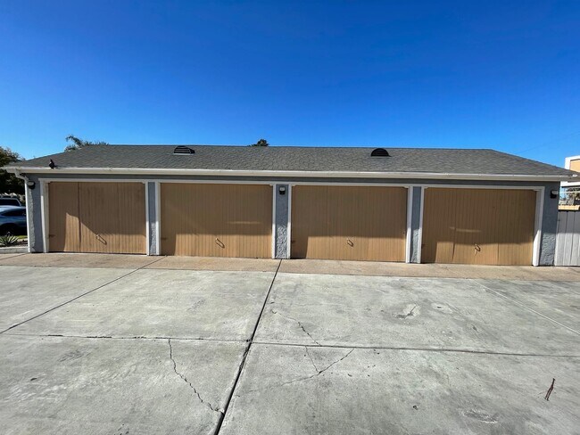 273 Alvarado St Chula Vista, CA 91910 photo 2