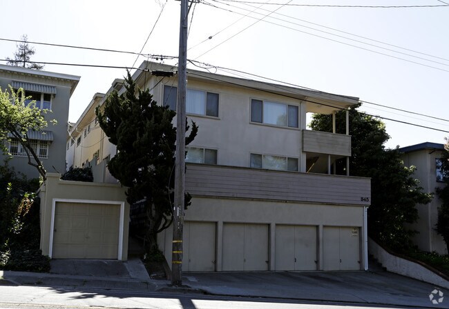 845 MacArthur Blvd photo 3