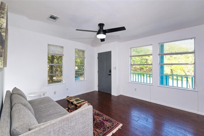 833 Old Ranch Rd 12 San Marcos, TX 78666 photo 2
