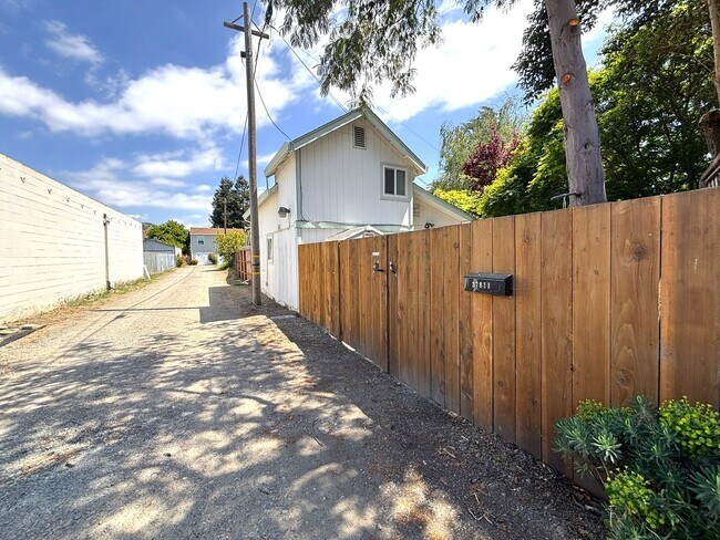 37811 Iron Horse Lane, Fremont, CA 94536 photo 2
