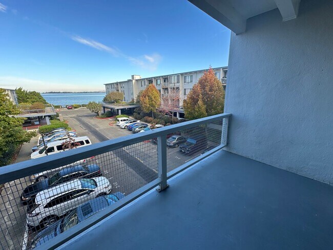 6 Commodore Dr Emeryville, CA 94608 photo 5