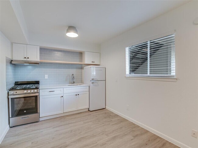 3707 Cedar St Austin, TX 78705 photo 2