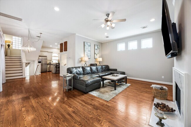 548 Westcross Street, Houston, TX 77018 photo 3