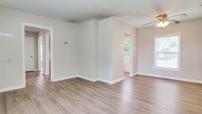 1909 Williams Drive, Garland, TX 75042 photo 3