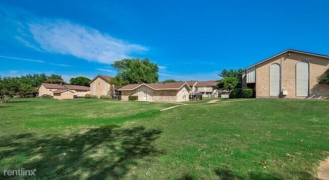 3206 Green Tee Dr Pantego, TX 76013 photo 4