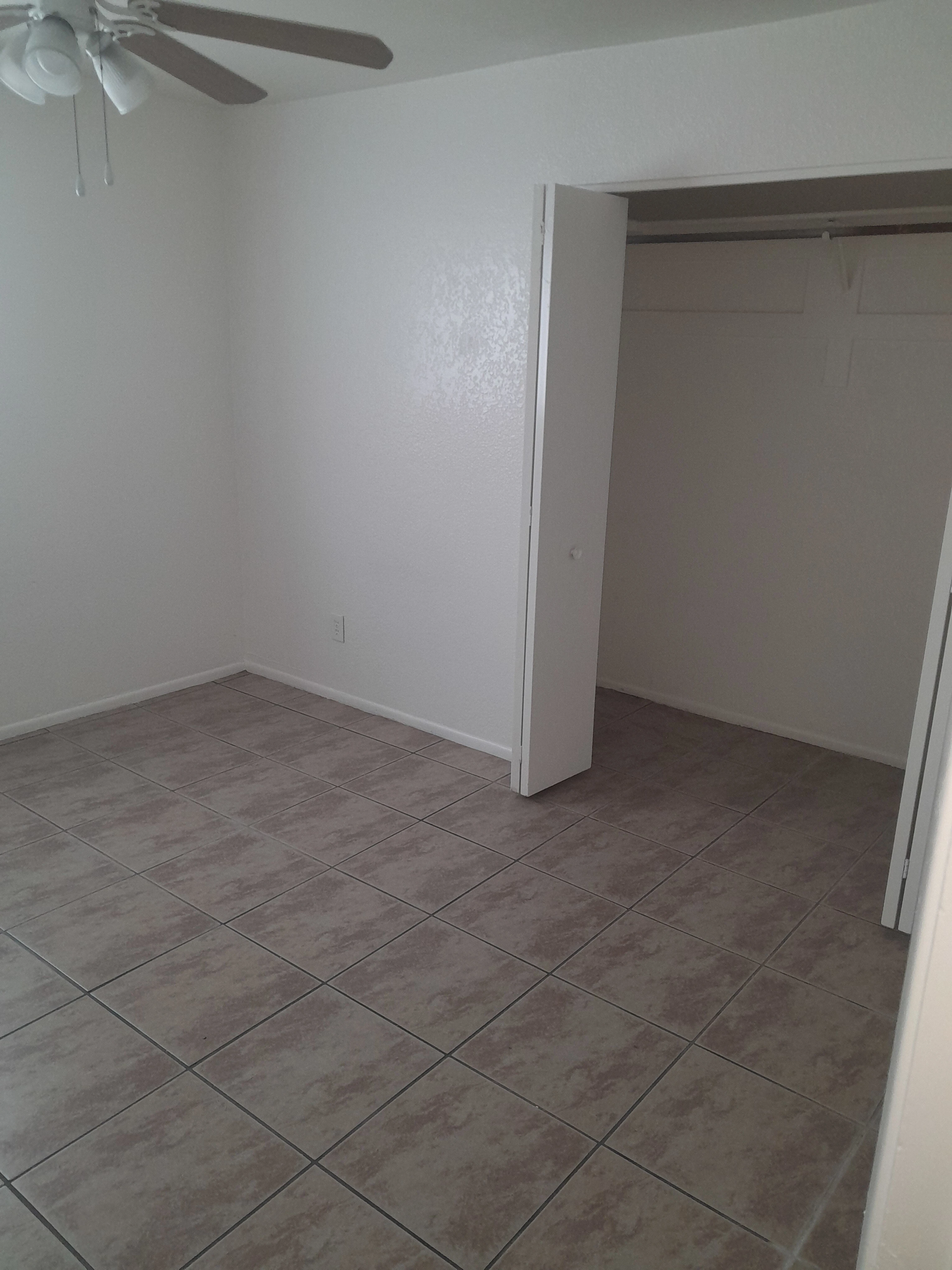 2240 W Belmont Ave photo 2