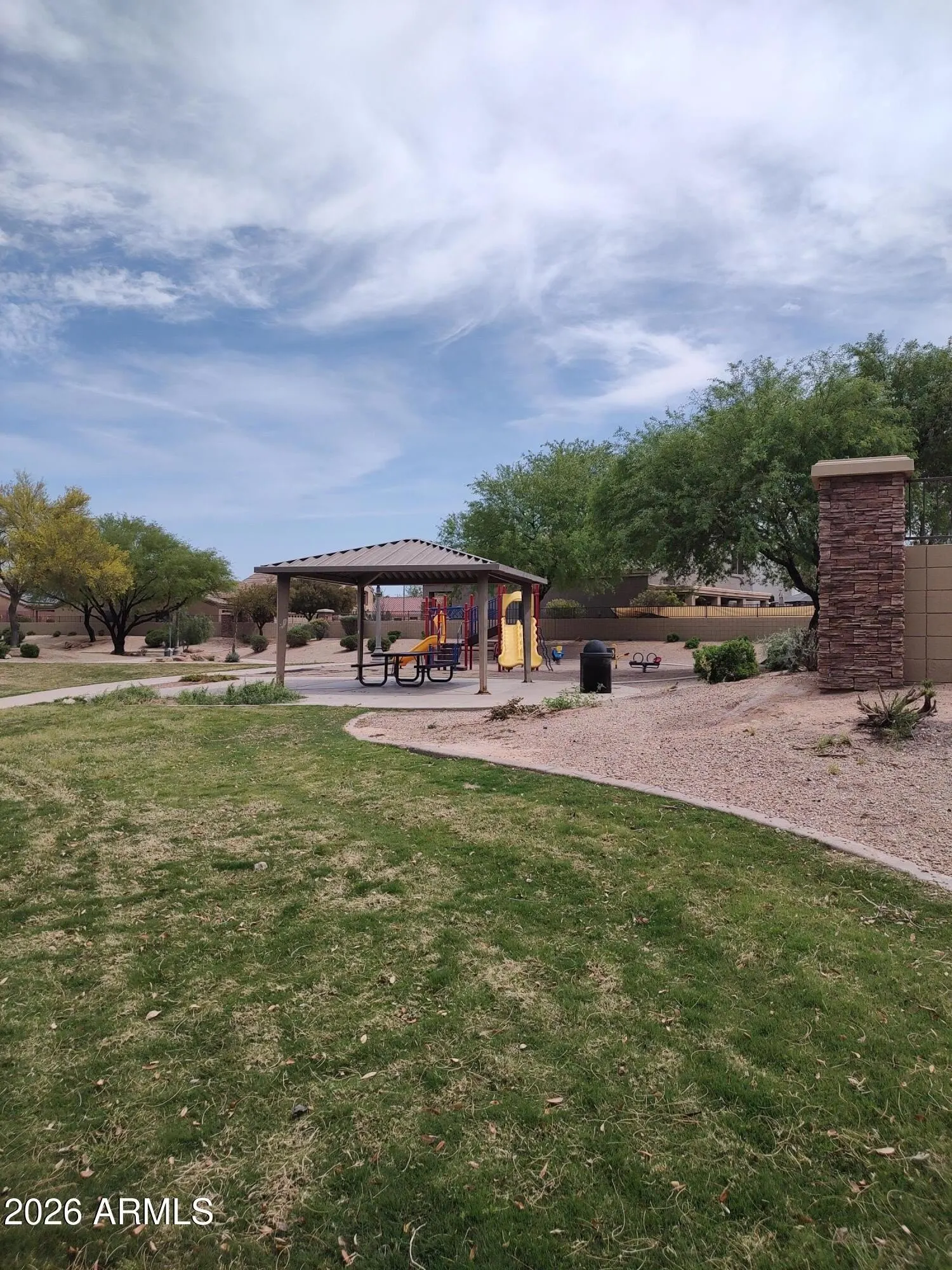 590 W ENCHANTED DESERT Drive photo 3