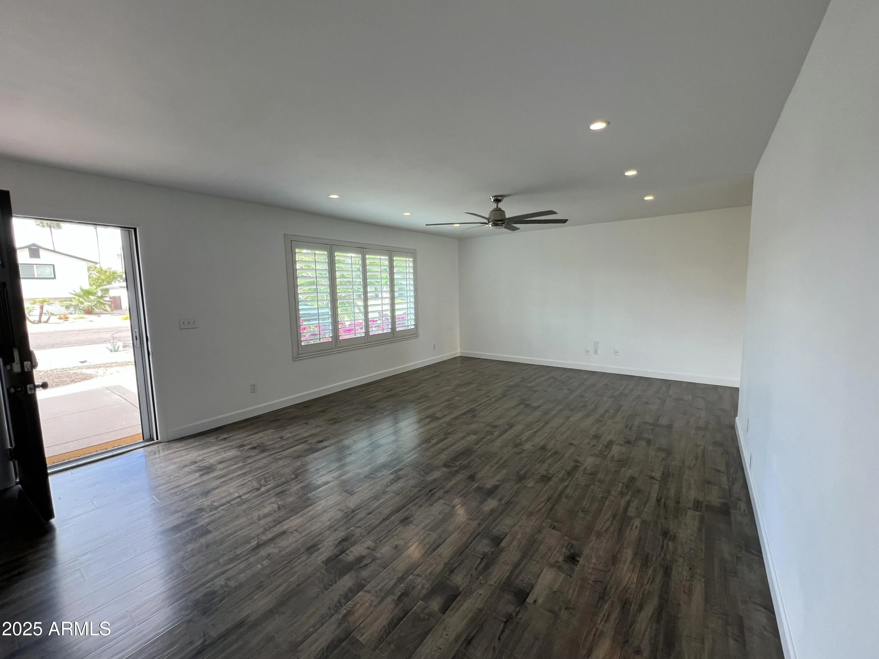 8744 E Rose Ln photo 2