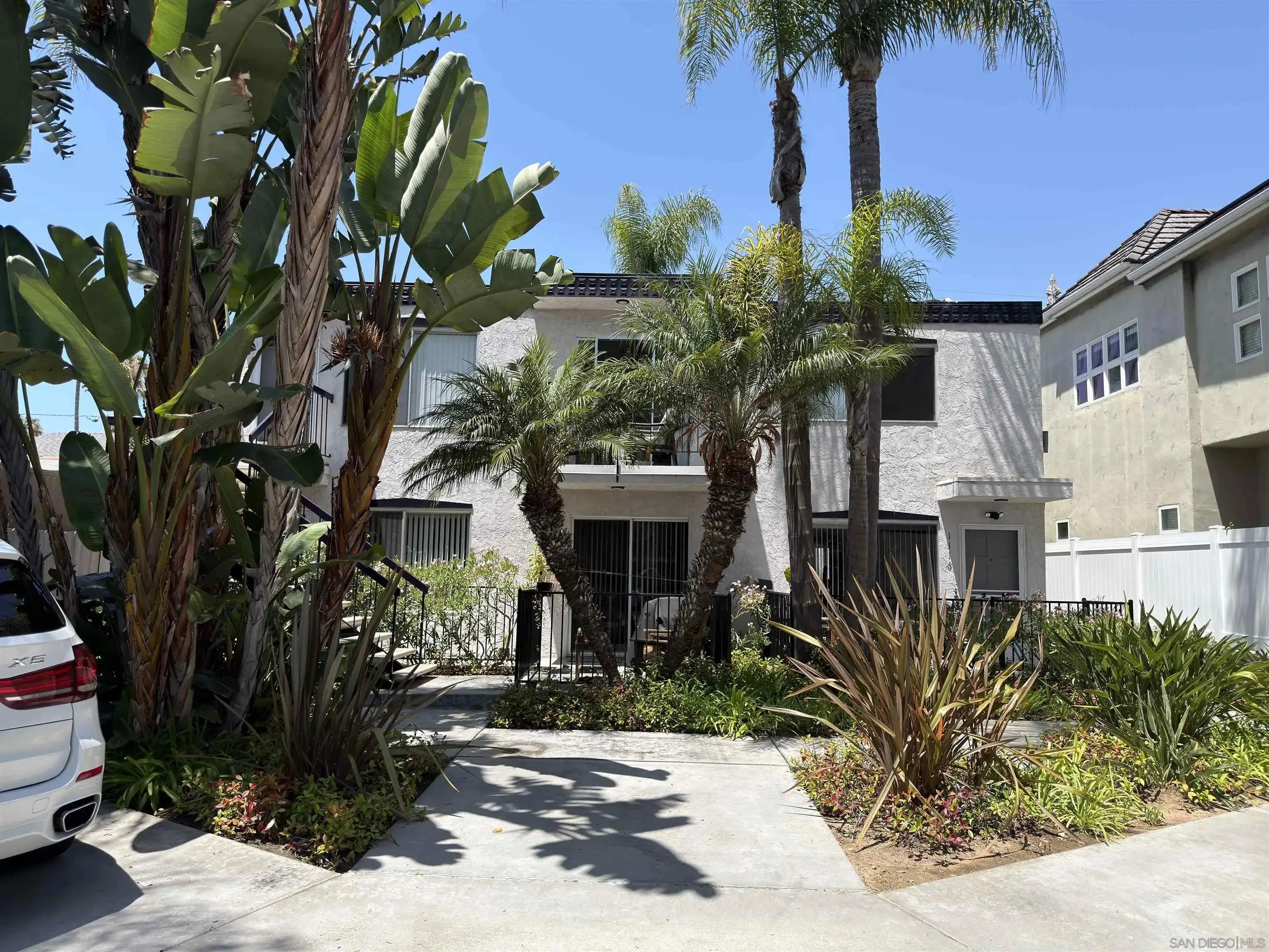 1114 Thomas Avenue photo 2