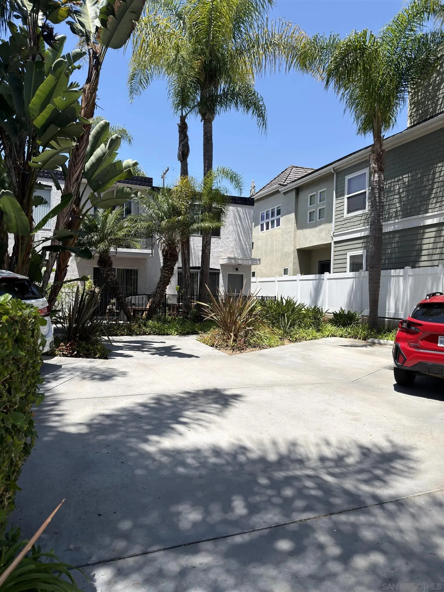 1114 Thomas Avenue photo 4