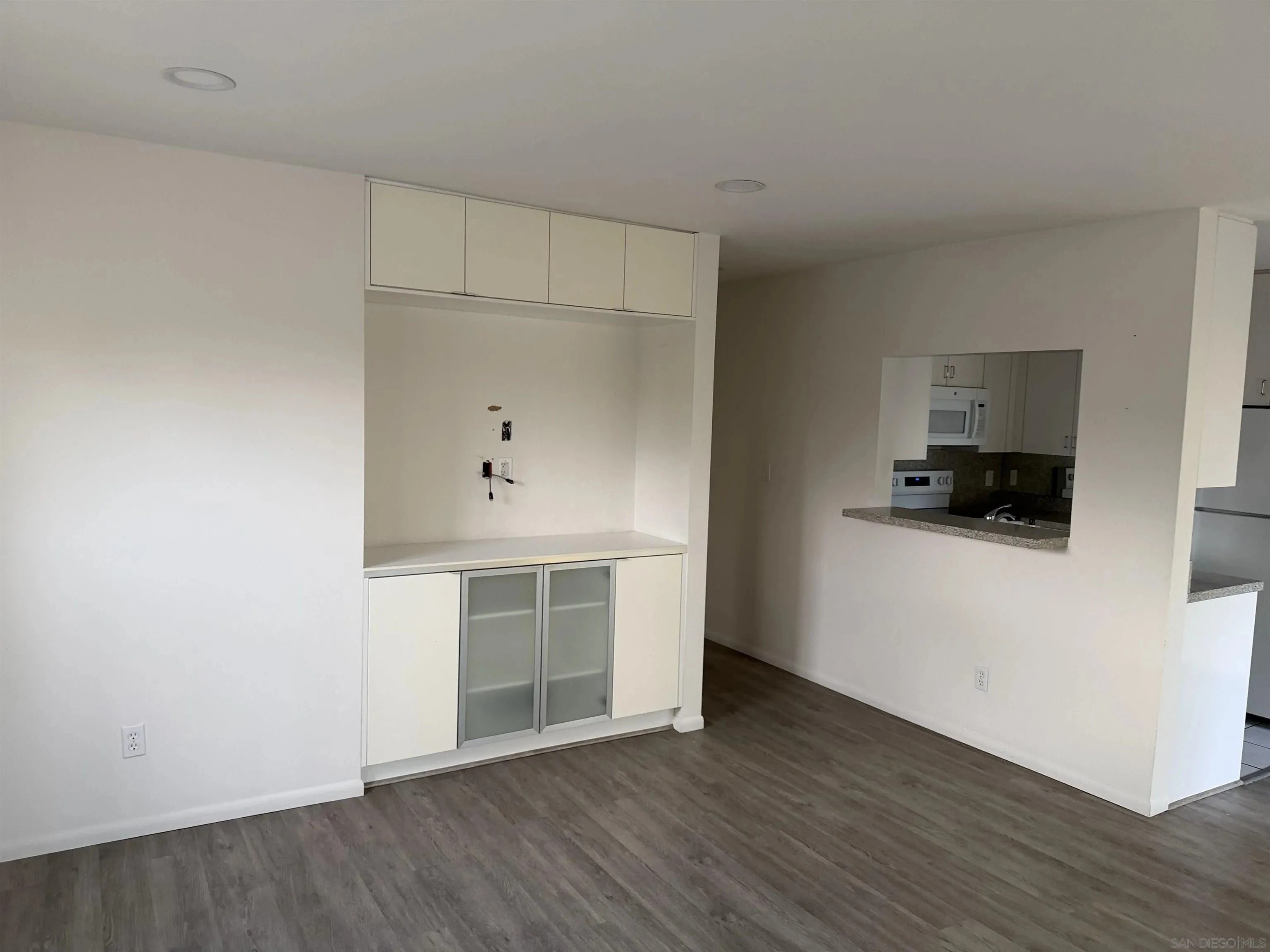 1114 Thomas Avenue photo 5