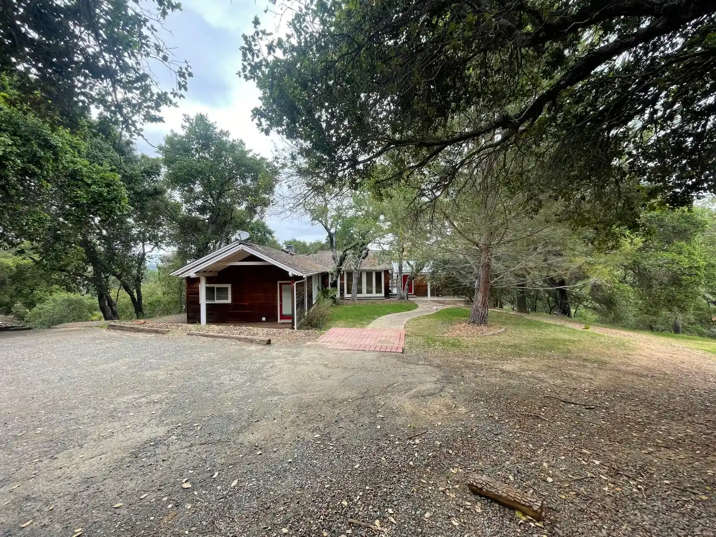 SARATOGA - Custom 3 Bedroom, 3 Bathroom on 3 acre lot. photo 2