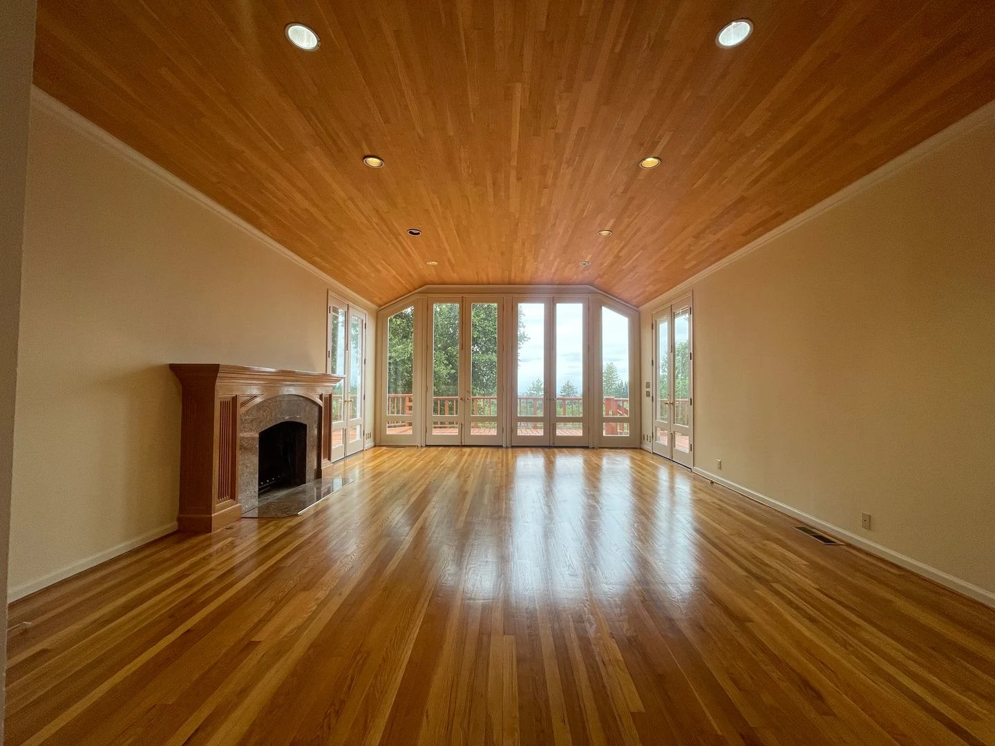SARATOGA - Custom 3 Bedroom, 3 Bathroom on 3 acre lot. photo 3