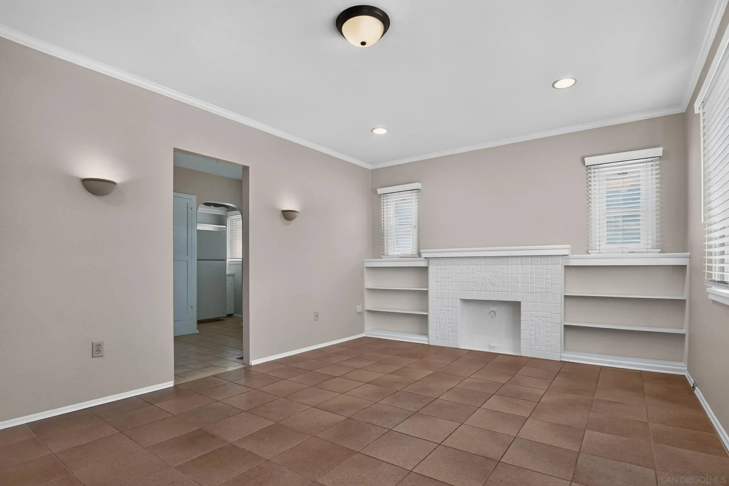 2444 Curlew St San Diego, CA 92101 photo 2