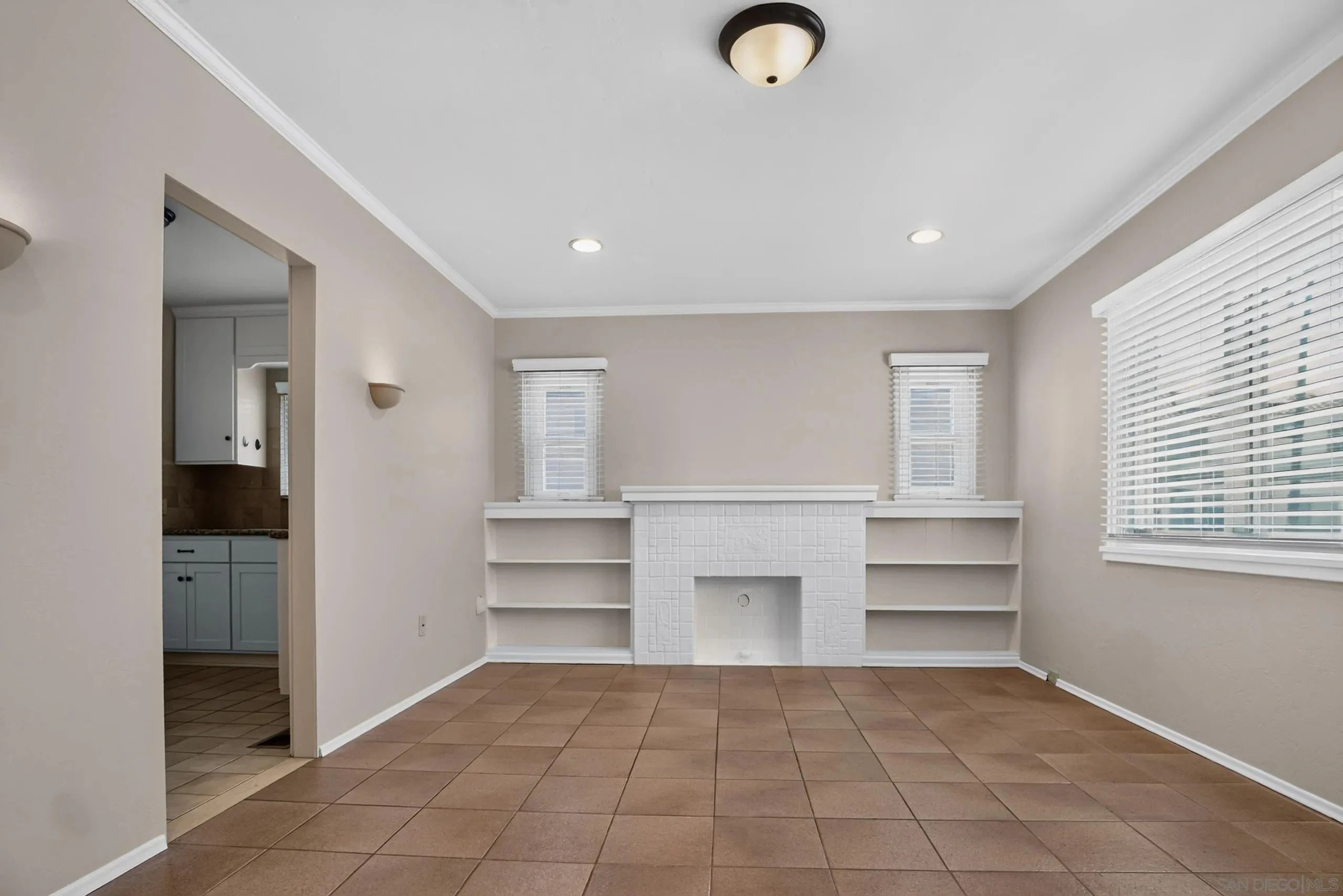 2444 Curlew St San Diego, CA 92101 photo 3