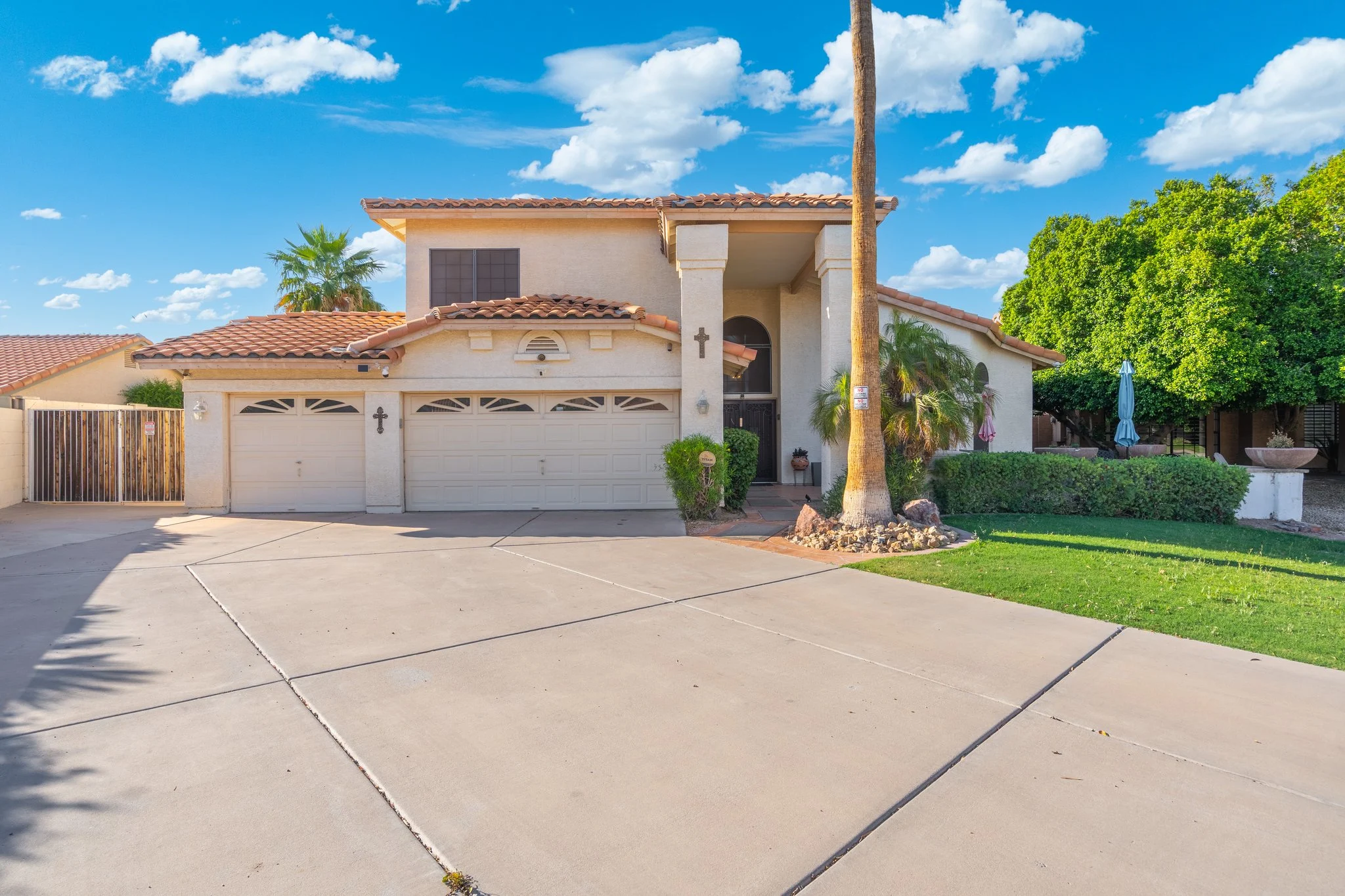 1126 W Wagner Dr photo 2