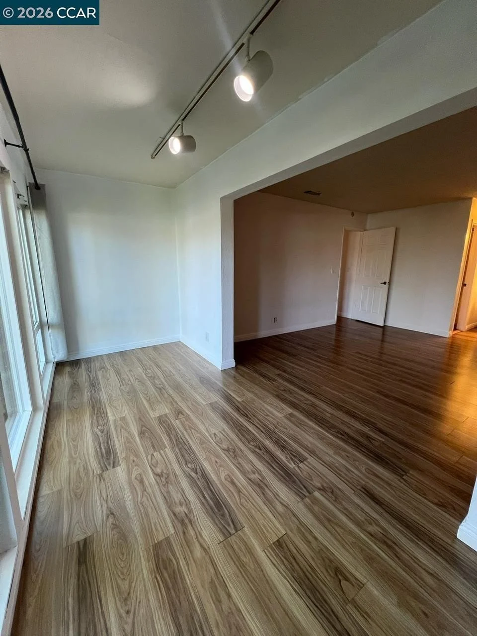 438 Ridgeview Dr photo 3