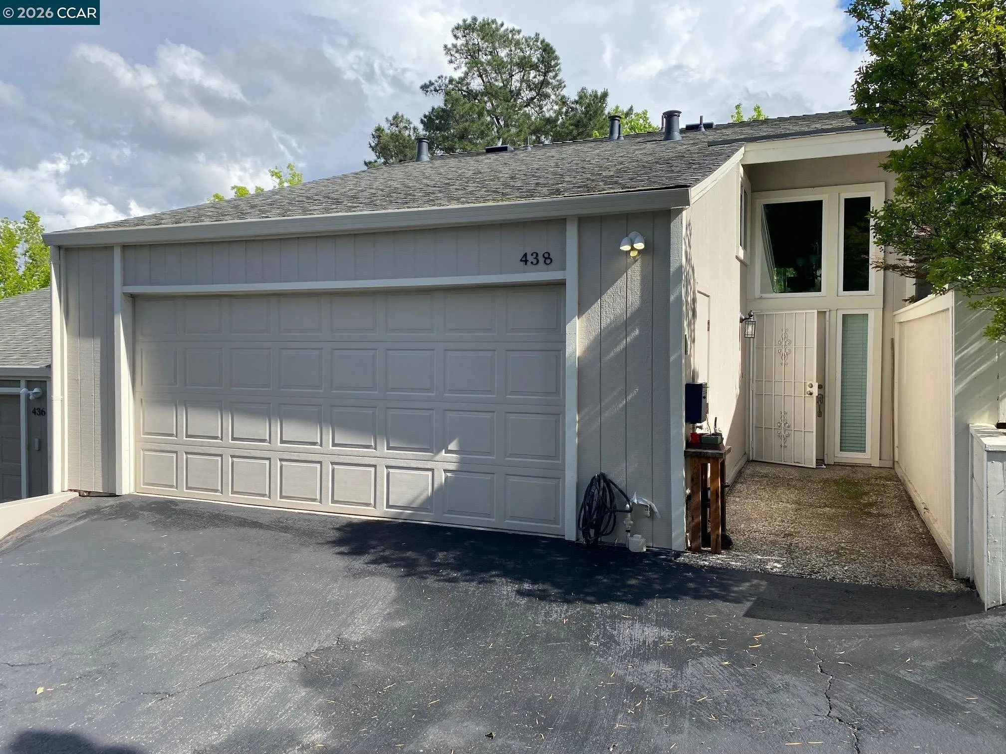 438 Ridgeview Dr photo 2