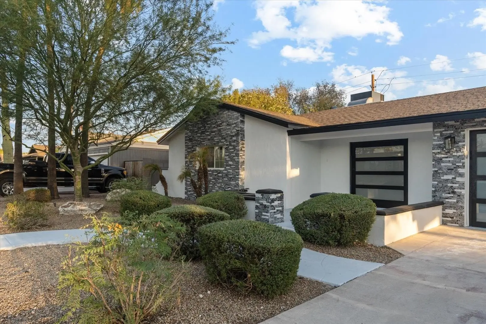 8525 E CLARENDON Avenue photo 3
