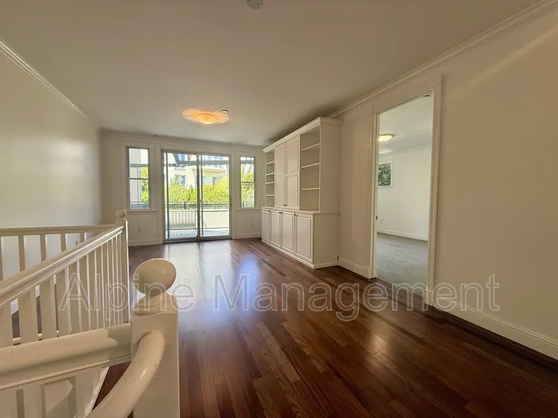 Charming 2 BR | 2.5 BA in Presidio Heights photo 5
