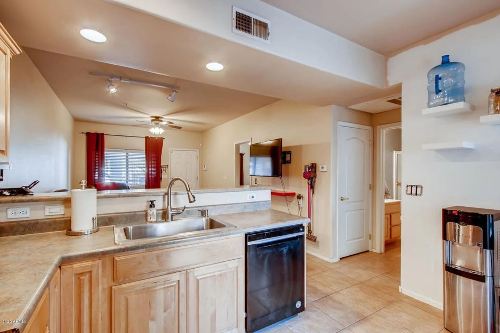 Spacious 2 Bed 2 Bath Tempe Condo - 1st Floor photo 3