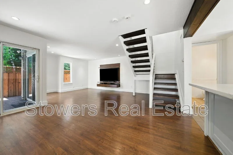 617 Garden Creek Pl photo 4