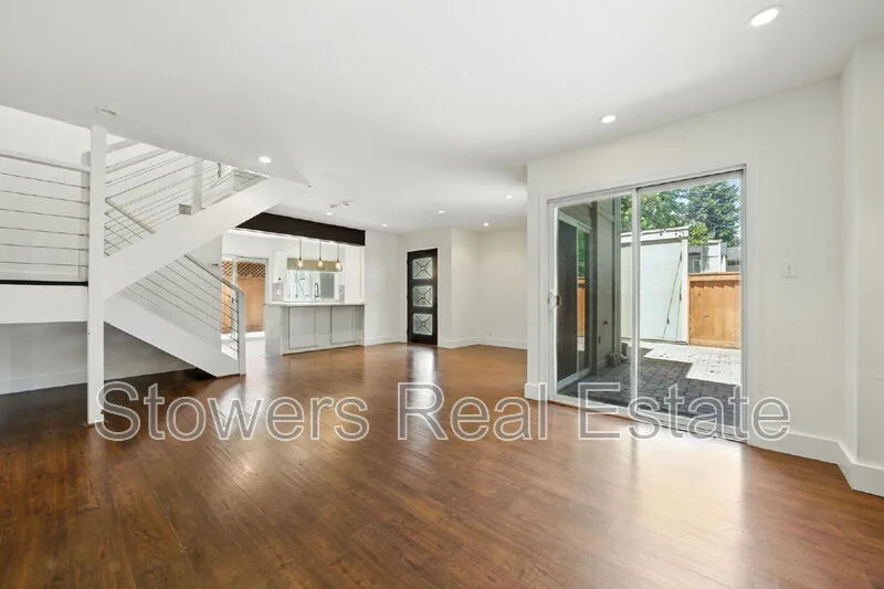 617 Garden Creek Pl photo 2