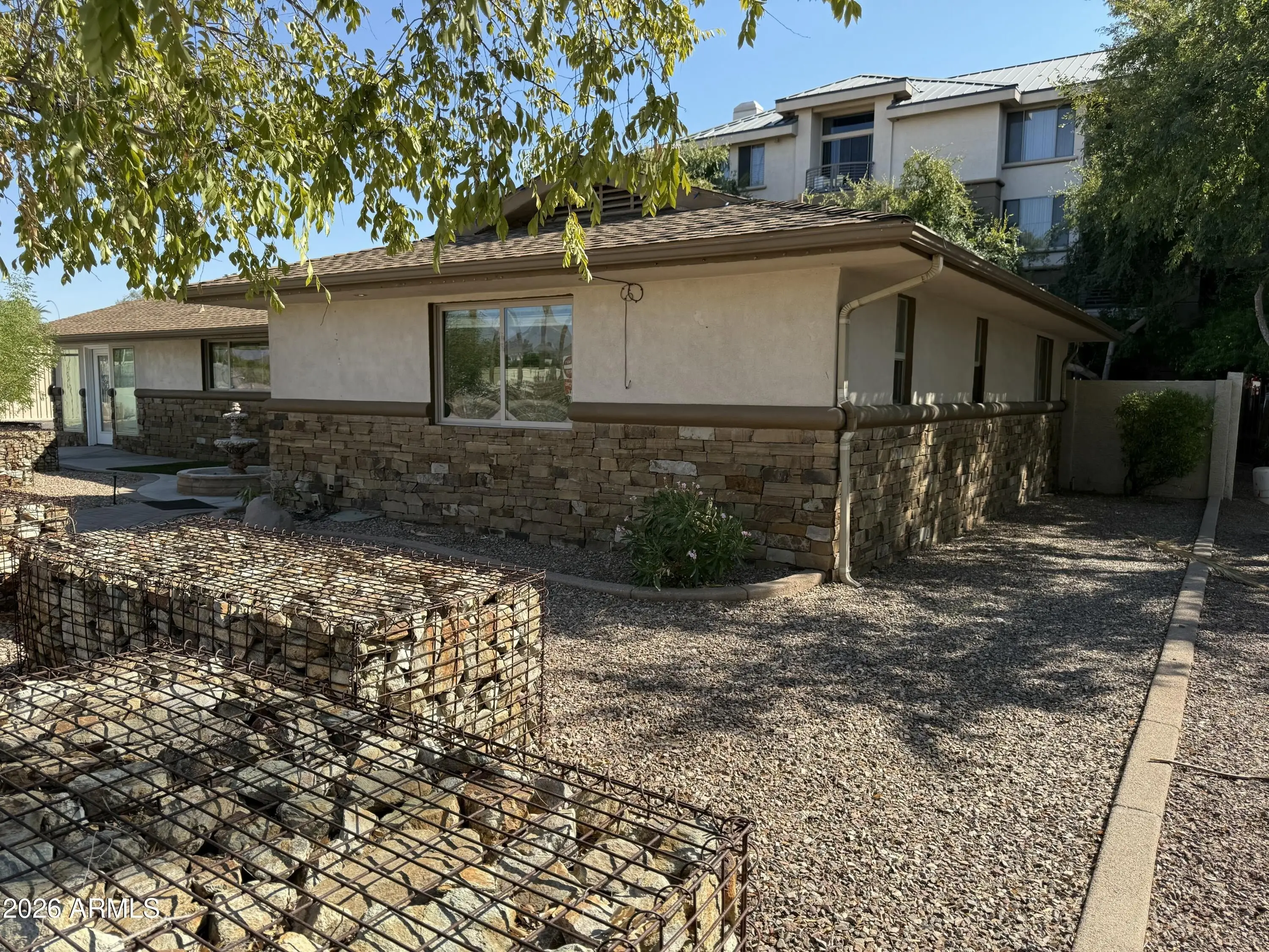 1713 E COLTER Street photo 3
