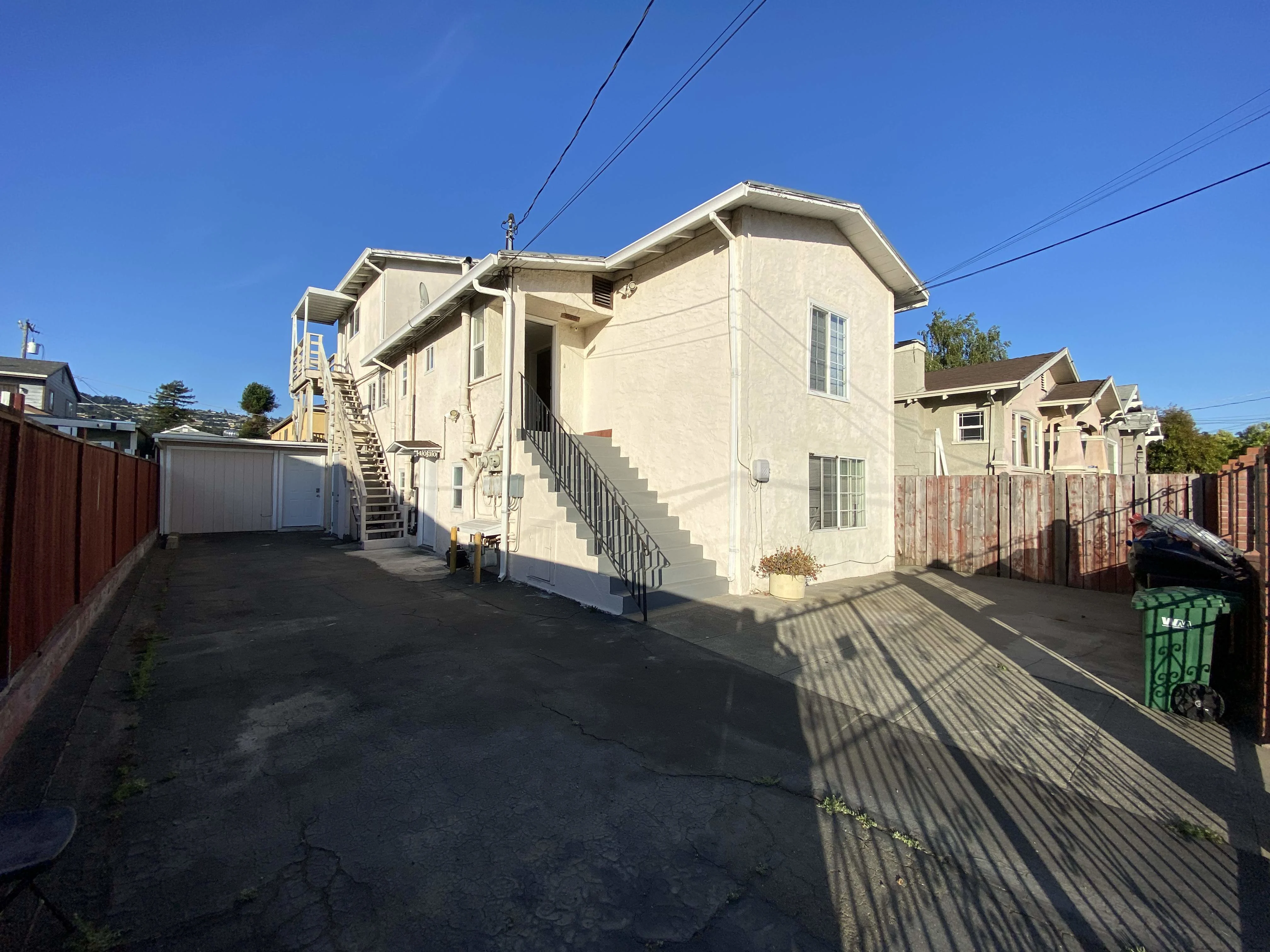 4032 Suter St photo 2