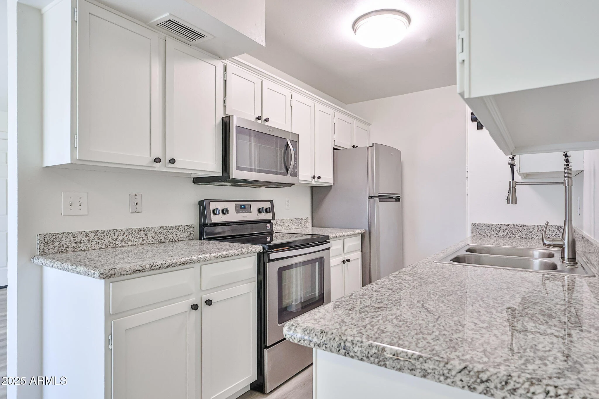 6024 W Golden Ln Glendale, AZ 85302 photo 5