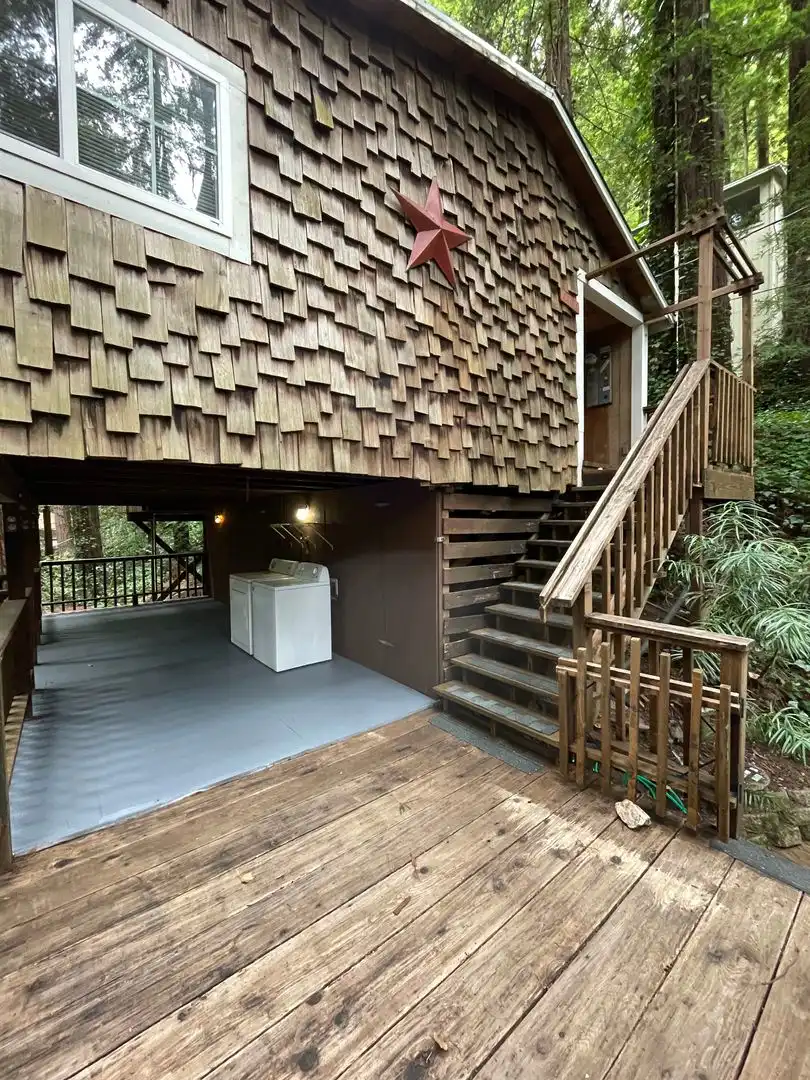 One bedroom Private Hilltop home washer, dryer, decks, redwoods photo 3