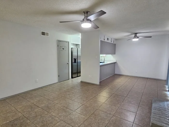 1622 W Village Way photo 4