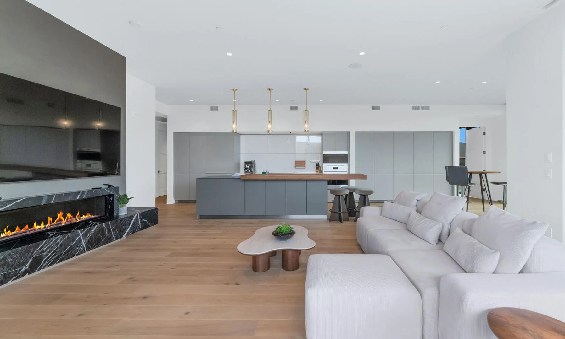Rates Vary: $9,995 - $22,495 photo 5