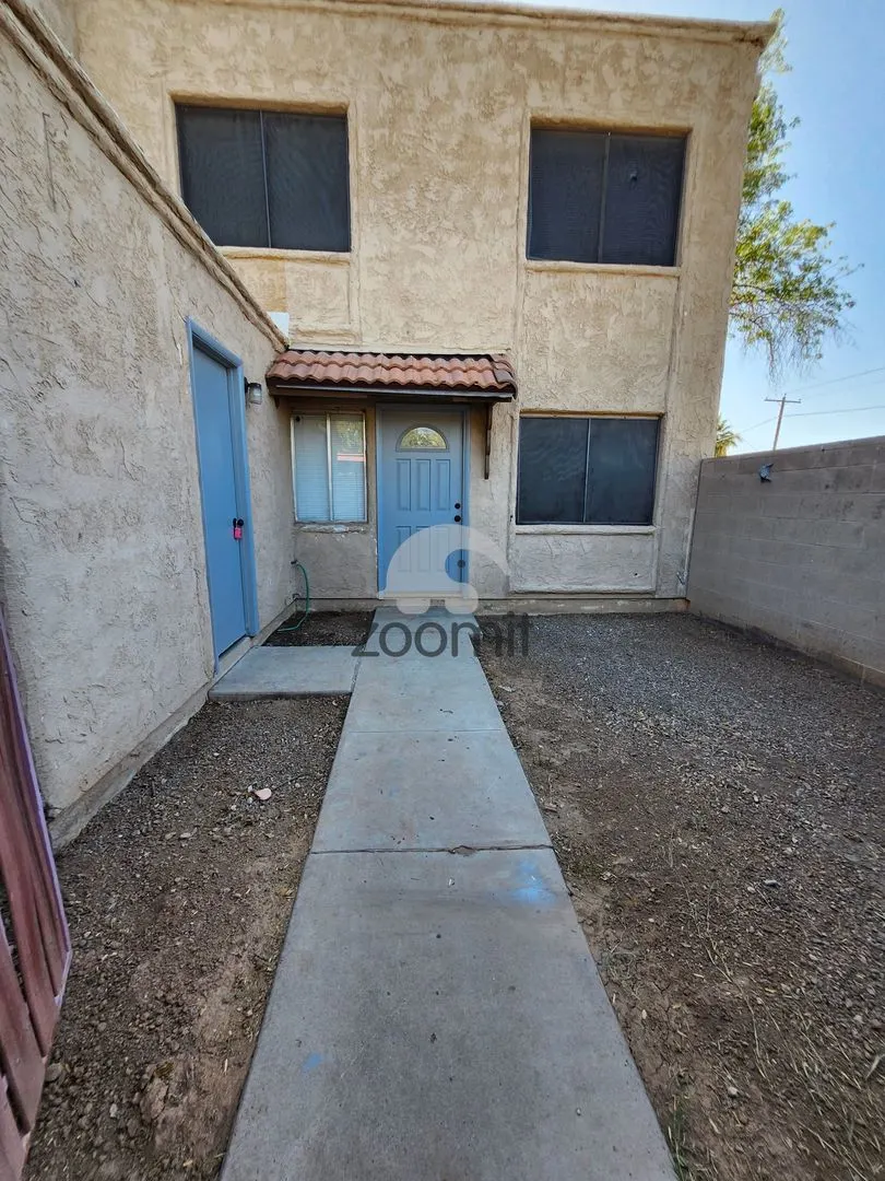 Charming 2-Bedroom Townhome photo 3