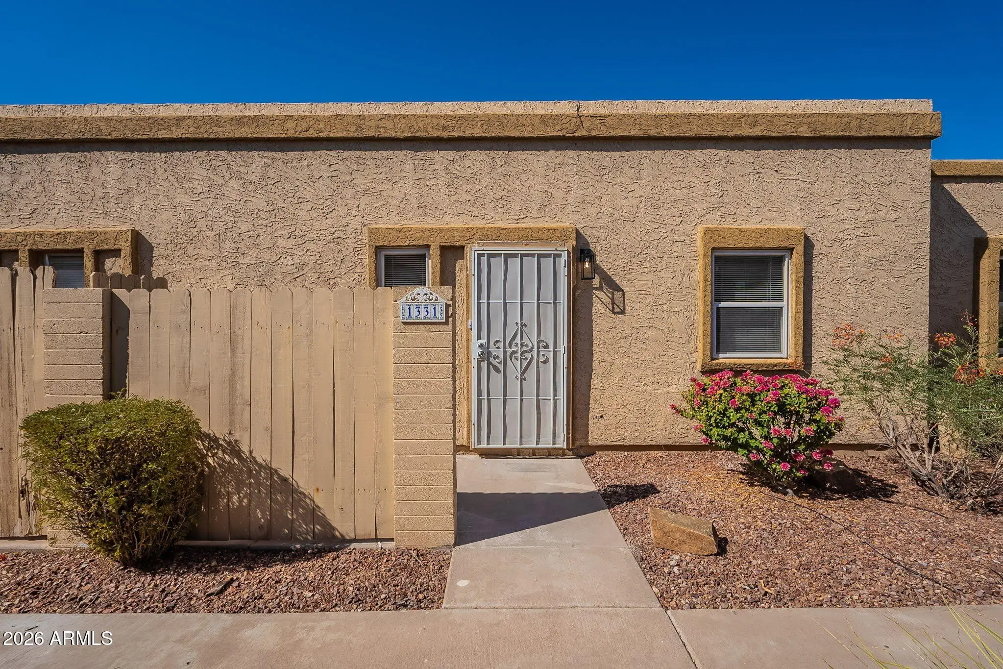 1331 E PIERSON Street photo 2