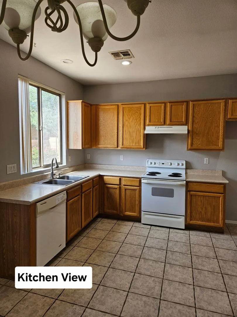 931 E Sherri Dr photo 5