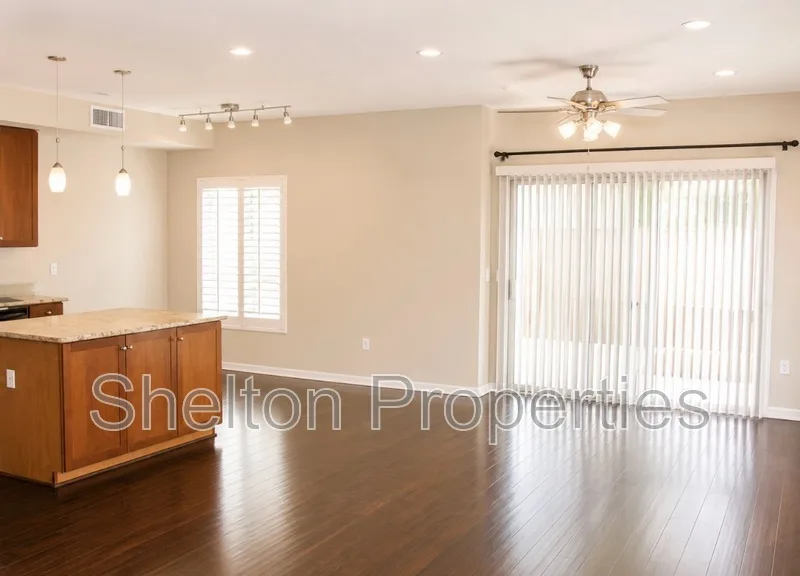 525 W Lakeside Dr Unit 108 photo 2