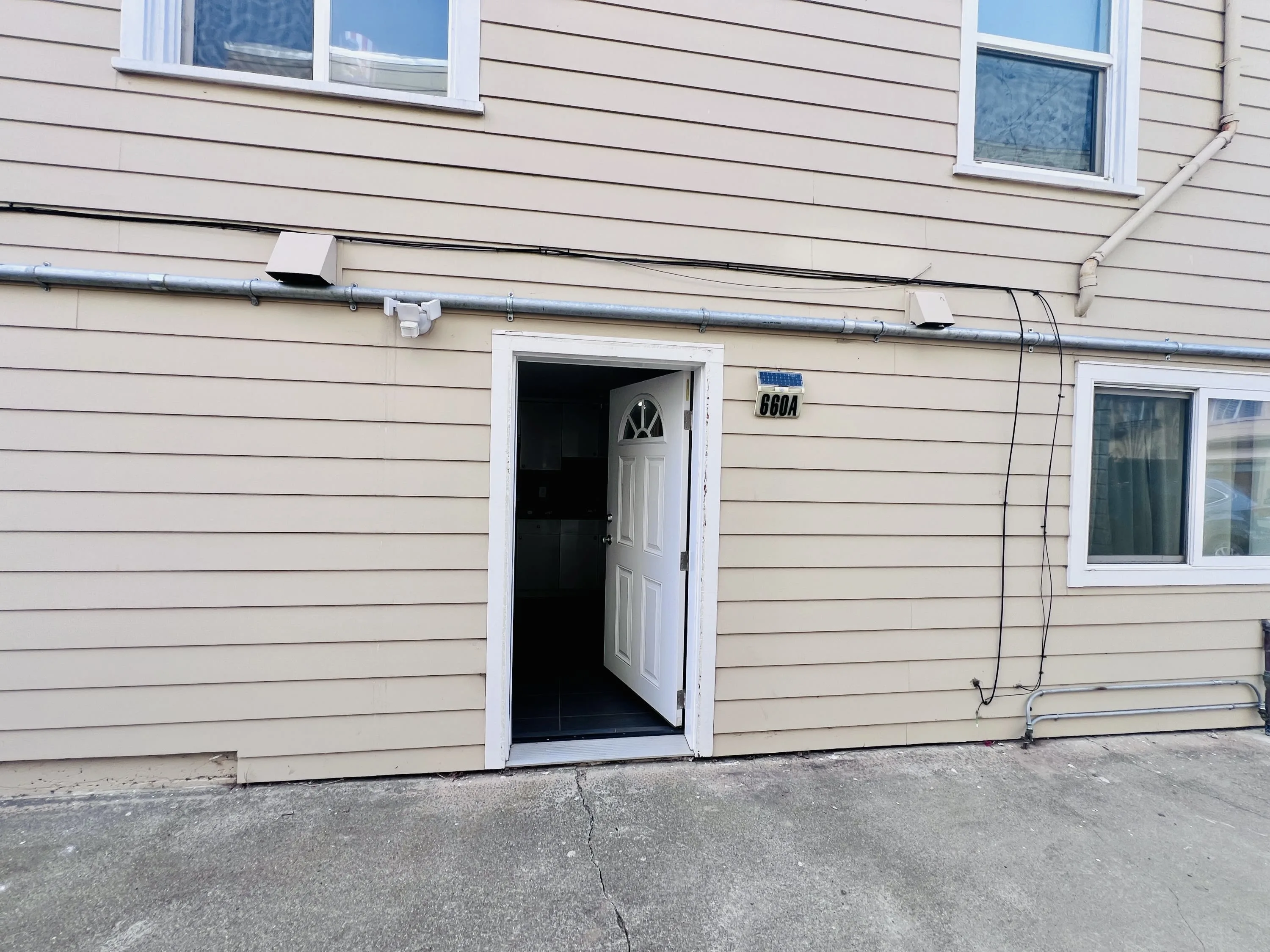 660 Railroad Ave South San Francisco, CA 94080 photo 2