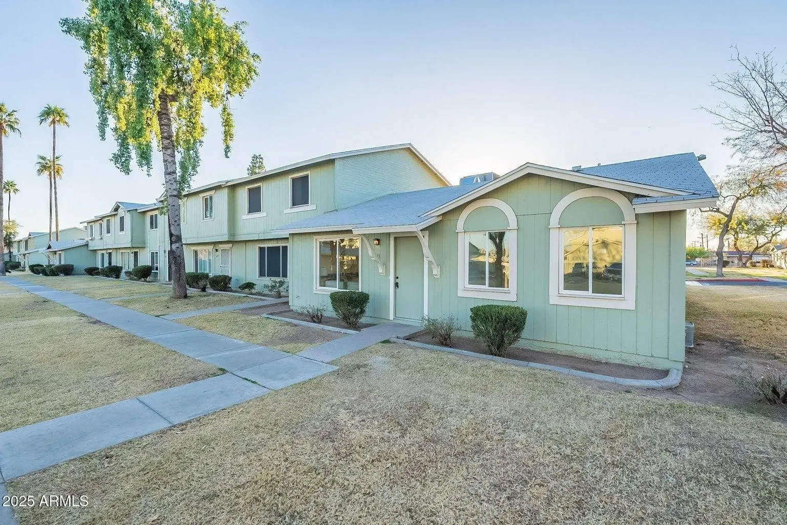 Gated community townhome photo 4