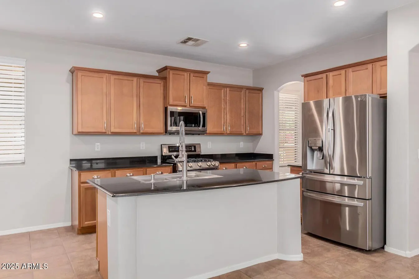 21125 W Elm Way photo 2